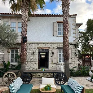 https://b-house-alacati-cesme.aegeanhotels.net